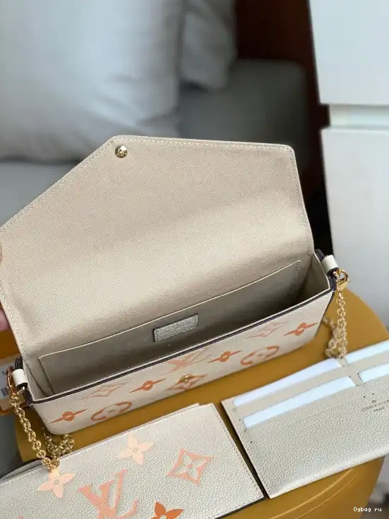 POCHETTE FÉLICIE VUITTON LOUIS 0612